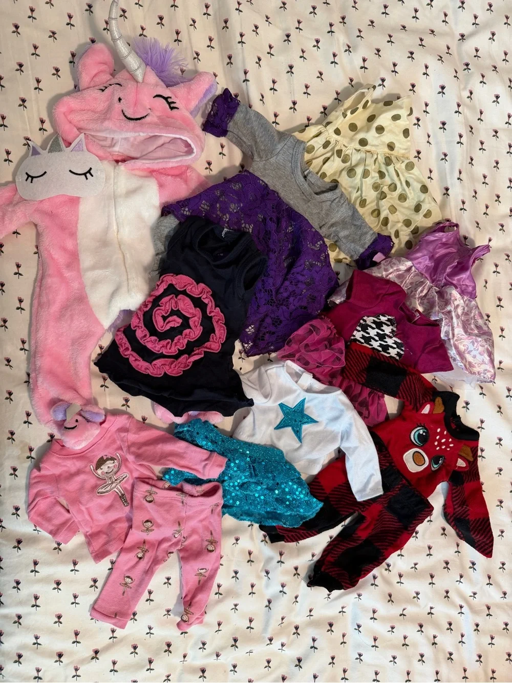18 inch Doll clothing lot of 9 outfits